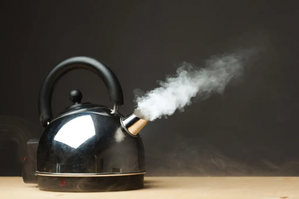 開水也有“保質期”？只能存放16小時？儲存不當小心喝下“毒水”