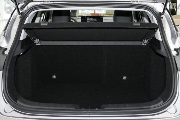 外觀時尚，續航可達550km，售價16&period;28萬，幾何C的冪方版如何？