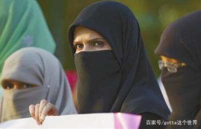 到巴基斯坦旅遊時,在街上手可不能亂伸,不然可能就要添個老婆了 到巴基斯坦旅遊時,在街上手可不能亂伸,不然可能就要添個老婆了