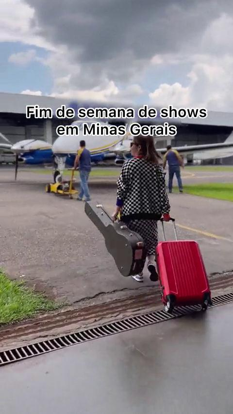 26歲女歌手遭遇空難去世,飛機上5人全部喪生,墜毀現場曝光 26歲女歌手遭遇空難去世,飛機上5人全部喪生,墜毀現場曝光