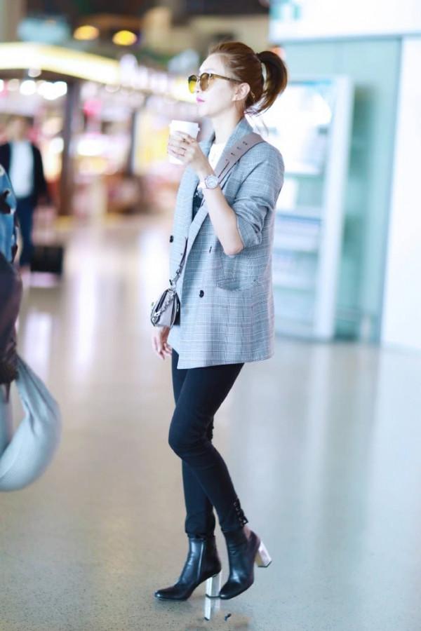 江疏影難得粉嫩一回，看到下半身我無語，這腿是真實存在的嗎？