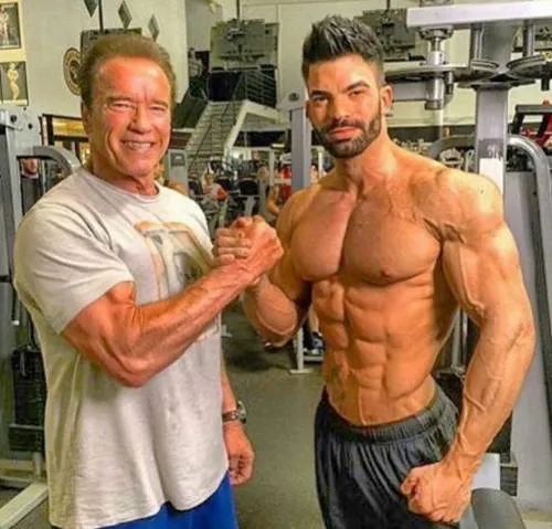 46歲金鐘國被質疑打荷爾蒙增肌,加拿大健身教練:他有吃藥 46歲金鐘國被質疑打荷爾蒙增肌,加拿大健身教練:他有吃藥