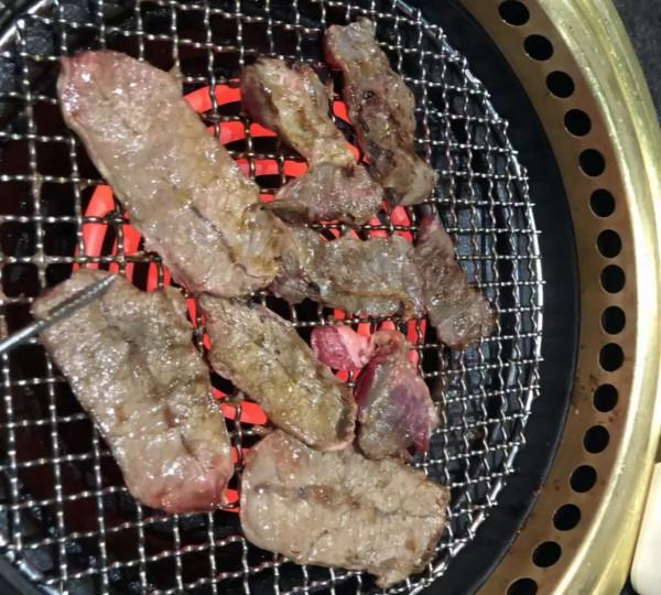 這些店隱藏得很深!但烤肉的味道在京城是一絕!評分不錯 這些店隱藏得很深!但烤肉的味道在京城是一絕!評分不錯