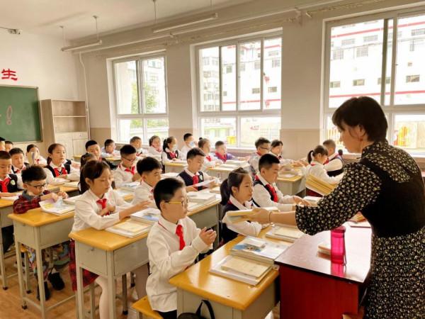 一年級家長注意：橫折與橫折鉤大有學問，亂輔導必鬧親子矛盾