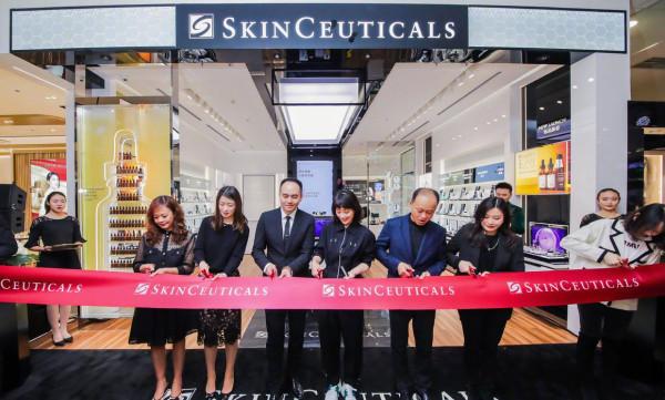 梅婷脫離微胖圈後真會穿,無袖皮裙領口“開條縫”,高階感無敵了 梅婷脫離微胖圈後真會穿,無袖皮裙領口“開條縫”,高階感無敵了