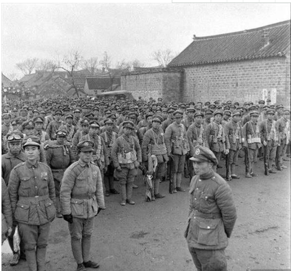 陳官莊全軍覆沒，杜聿明被俘後吐槽：邱瘋子害了我