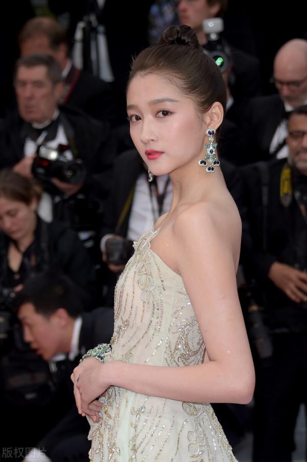 關曉彤流鼻血,華晨宇的一系列操作備受好評,粉絲紛紛點贊 關曉彤流鼻血,華晨宇的一系列操作備受好評,粉絲紛紛點贊