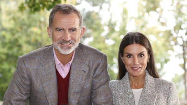 西班牙王室全家福，女王儲“追上”索菲亞身高，萊蒂齊亞憔悴不少