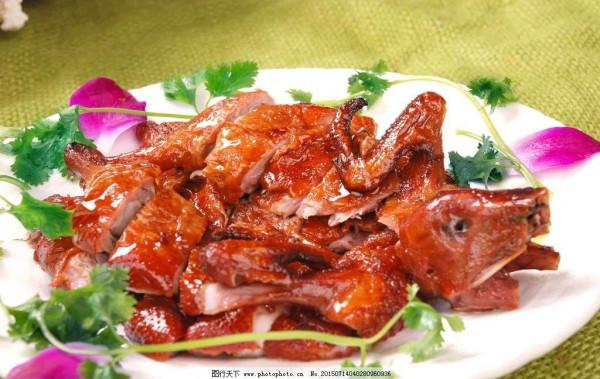 紅燒乳鴿：色香味俱全