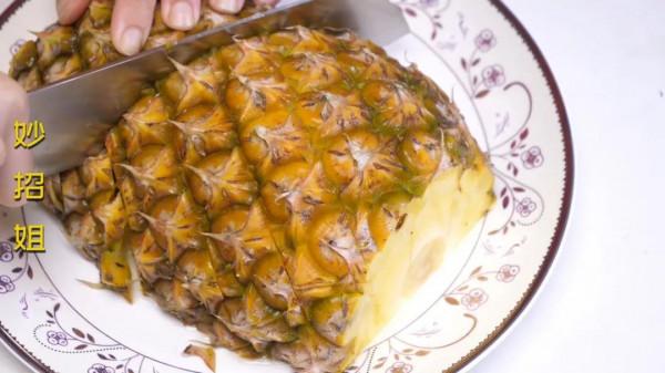 今天才知道,菠蘿還可以這樣切!不削皮不挖眼,真的太省事了 今天才知道,菠蘿還可以這樣切!不削皮不挖眼,真的太省事了