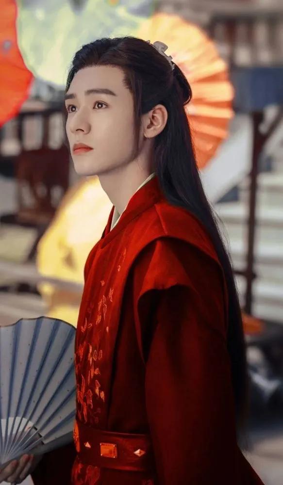 誰說大紅太俗氣?這6位紅衣造型又酷又颯,歪頭殺邪媚直擊觀眾心 誰說大紅太俗氣?這6位紅衣造型又酷又颯,歪頭殺邪媚直擊觀眾心