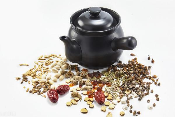 中藥入煎前為何要用冷水浸泡？
