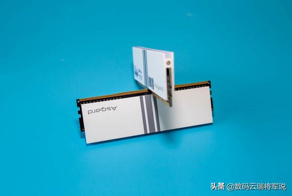 OC3600的炫酷白甲RGB燈條 阿斯加特DDR4 16GB記憶體套裝輕體驗 OC3600的炫酷白甲RGB燈條 阿斯加特DDR4 16GB記憶體套裝輕體驗