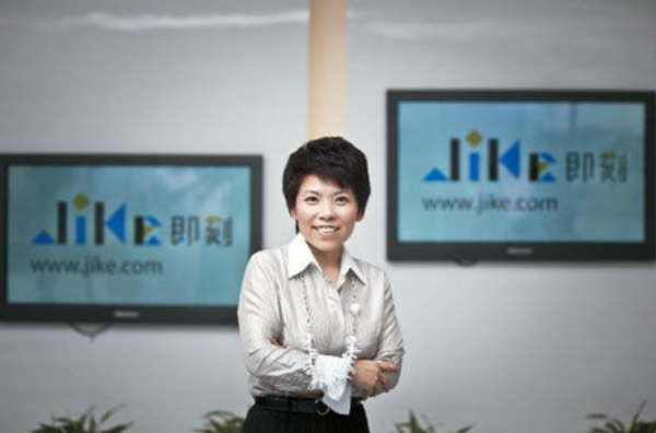 1982年，河南省隊因鄧亞萍的個子矮把她勸退，事後後悔不及