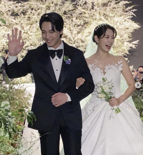 2022年剛過去47天，就有9位明星官宣婚訊，有人結束9年戀愛長跑