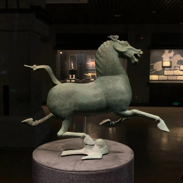 你見過馬踏飛燕的正面嗎? 你見過馬踏飛燕的正面嗎?