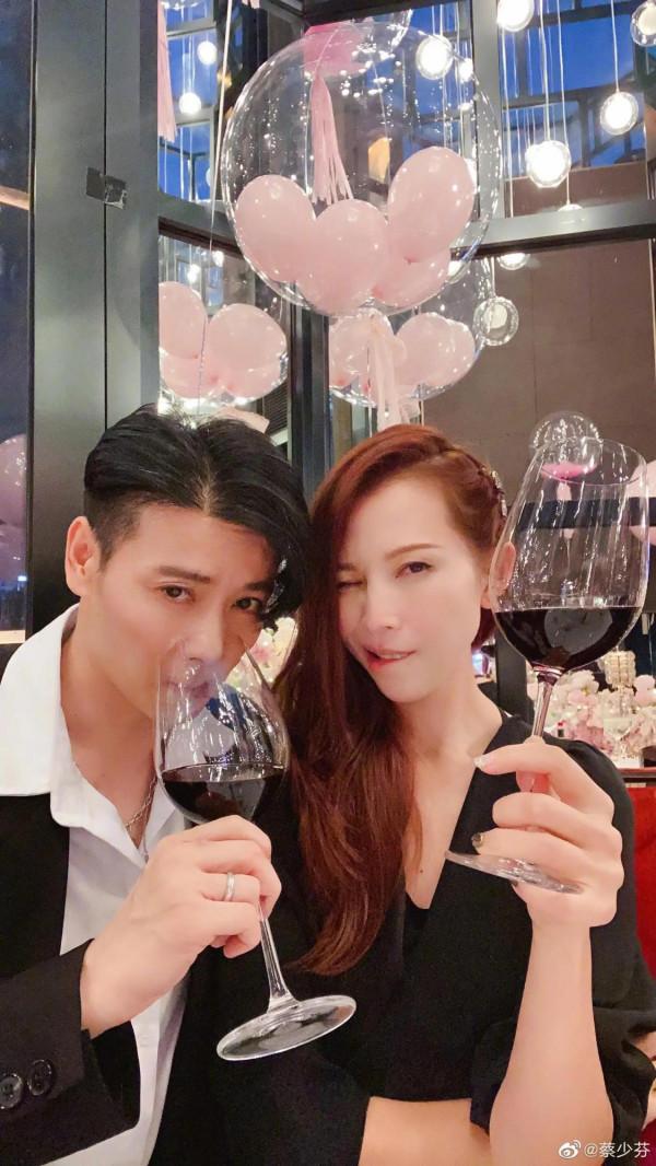 娛樂圈裡十分恩愛的明星夫妻