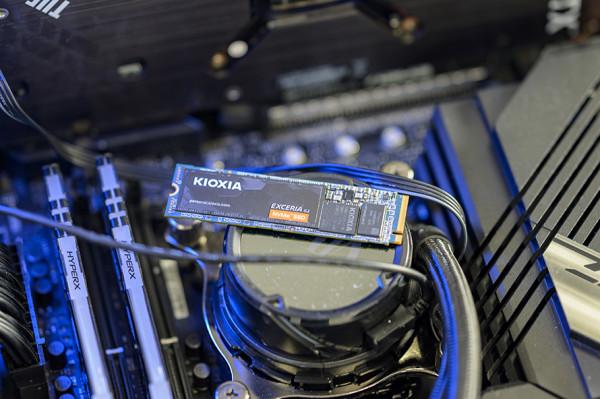 鎧俠RC20 G2固態硬碟評測:效能卓越 電腦升級的價效比之選 鎧俠RC20 G2固態硬碟評測:效能卓越 電腦升級的價效比之選