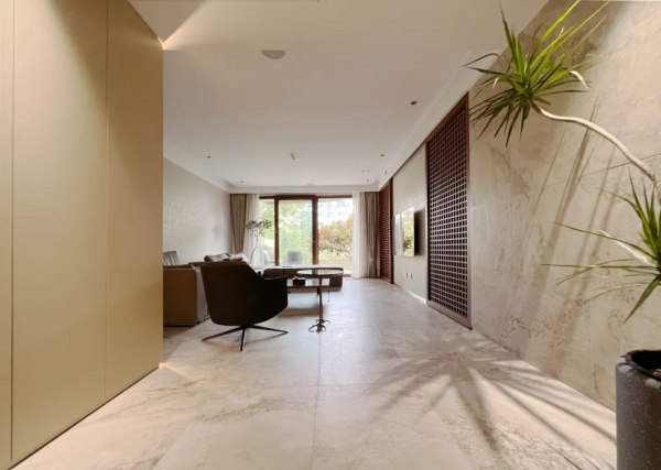 一樓帶60㎡院子的3居室，翻新改造後，效果不輸別墅