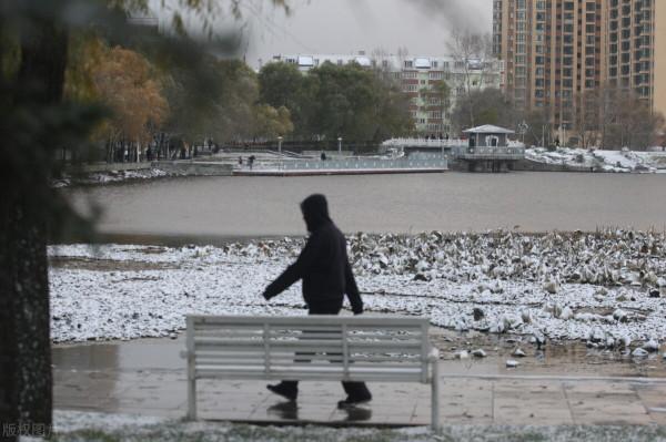 年輕人該不該買房?房價不止跌!最好的方式是逃離你衰落的故鄉 年輕人該不該買房?房價不止跌!最好的方式是逃離你衰落的故鄉