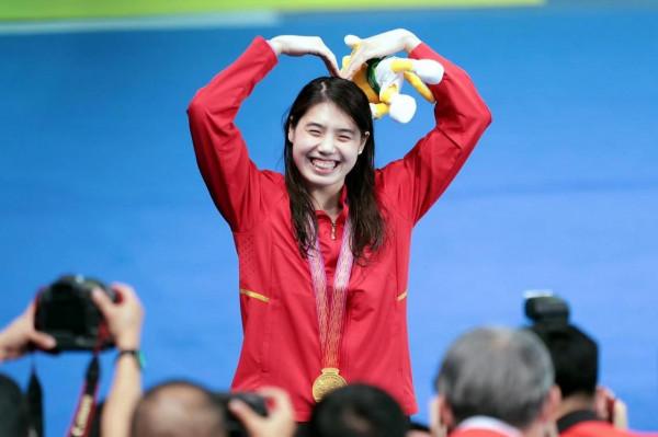 江蘇運動員張雨霏勇奪十四運女子100米蝶泳金牌