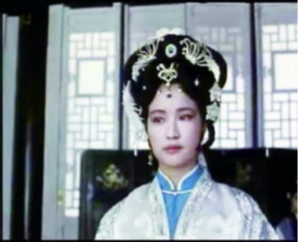 曹雪芹給了她高貴的出身，她卻活成父親的恥辱，一生連名字都沒有