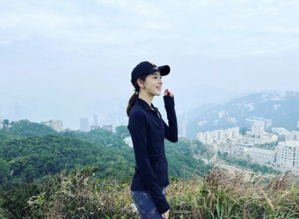 章澤天曬新年登山照，身材超好，還是那個幸福美麗的模樣
