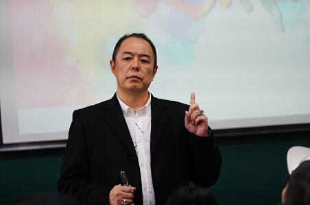 “崇洋媚外”的5位明星,強行辯解:張鐵林最可笑,陳沖最可恨 “崇洋媚外”的5位明星,強行辯解:張鐵林最可笑,陳沖最可恨