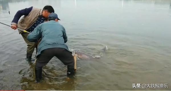 冬季釣魚最沒用的三種“高價漁具”,功能雖誘人,實際效果卻很差 冬季釣魚最沒用的三種“高價漁具”,功能雖誘人,實際效果卻很差