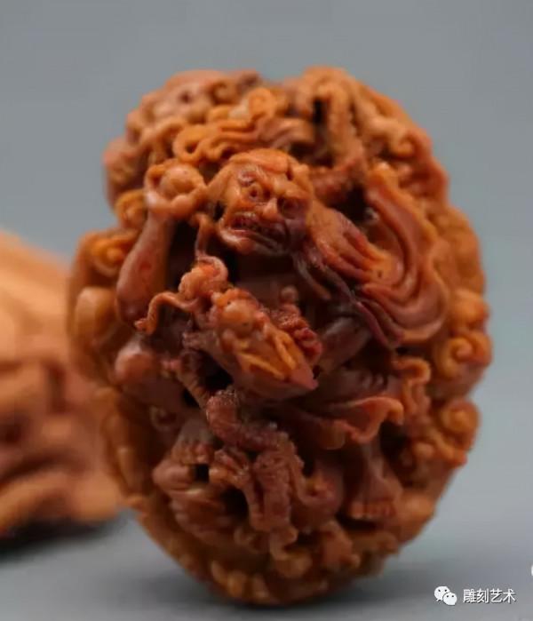 桃子誰都吃過,可是如此勁爆的桃核雕刻誰見過? 桃子誰都吃過,可是如此勁爆的桃核雕刻誰見過?