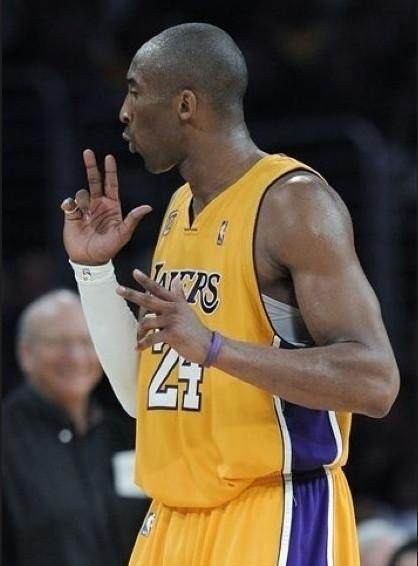 霸氣慶祝分4個等級:艾弗森A級,詹姆斯霸王步S級,那SSS有多猛? 霸氣慶祝分4個等級:艾弗森A級,詹姆斯霸王步S級,那SSS有多猛?