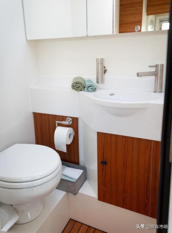 曼卡MAN 6X6重灌越野房車，千萬級玩家帶摩托隨意撒歡