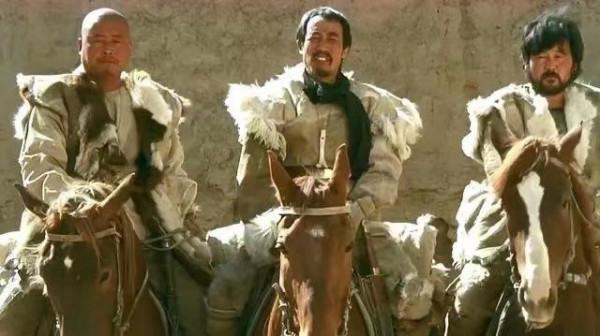 土匪唐漢雲：帶500名匪徒，攔截文工團女兵，後栽在農家婦女手中