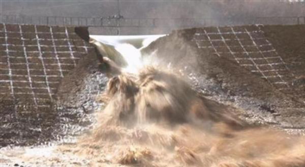 竣工不到24小時就塌了，印度花200億建了42年的大壩，竟賴老鼠？