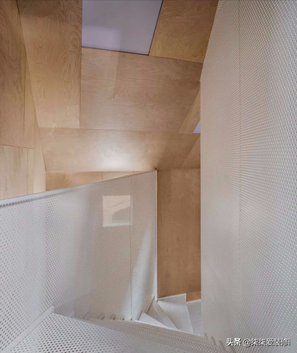 這套600平大別墅，以光為筆，承載著一家7口，一貓一狗的幸福生活