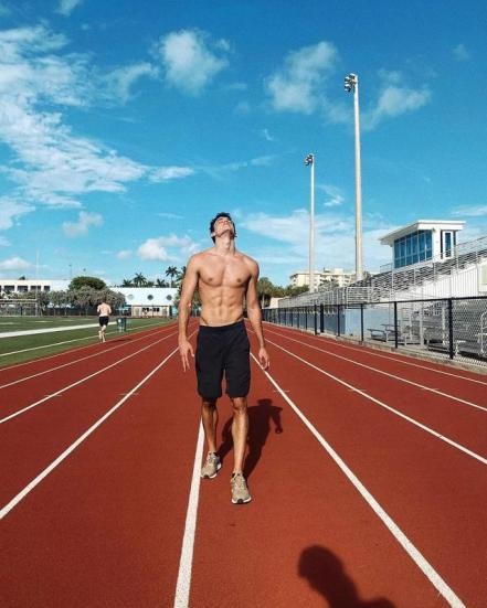 長得帥,身材好是什麼樣的?他來告訴你,3個動作,練出同款腹肌 長得帥,身材好是什麼樣的?他來告訴你,3個動作,練出同款腹肌