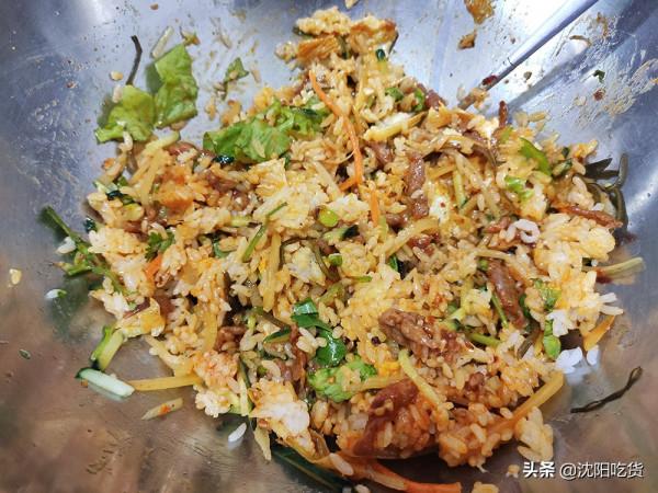 不是為了拌飯來的,主要是想體驗在超大號的盆裡拌飯是啥感覺 不是為了拌飯來的,主要是想體驗在超大號的盆裡拌飯是啥感覺