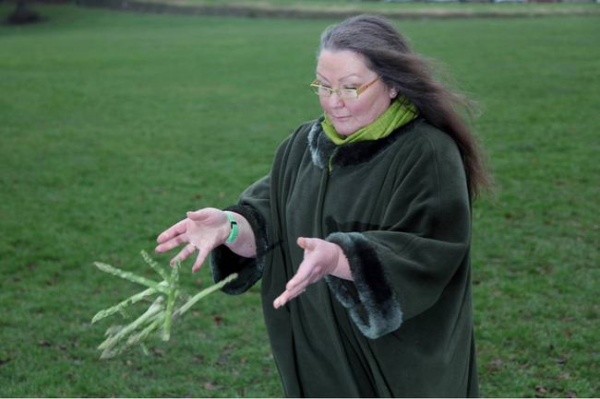 英國&OpenCurlyDoubleQuote;神婆&rdquo;預言2022：約翰遜將辭職，新病毒更棘手