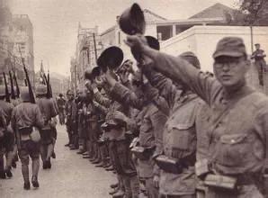 狙擊手深夜裡埋伏數個小時，等來了日軍的救護車