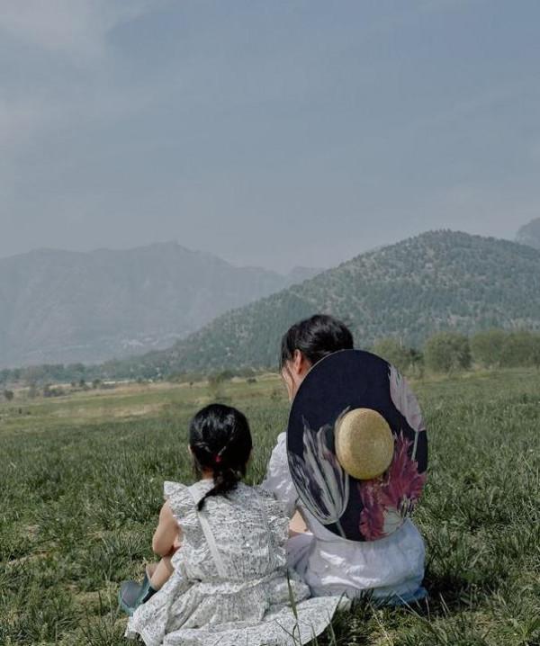 黃奕女兒徹底大逆襲!為冬奧畫畫獲大眾讚賞,穿T恤顏值也大變樣 黃奕女兒徹底大逆襲!為冬奧畫畫獲大眾讚賞,穿T恤顏值也大變樣