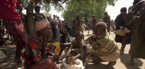 非洲鹽販的補給站,50米的深水井,誰說非洲人渴死不打井 非洲鹽販的補給站,50米的深水井,誰說非洲人渴死不打井