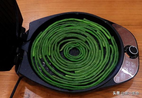 廚師長分享豆角新吃法，不炒不涼拌，一煮一煎，脆嫩鮮香又少油