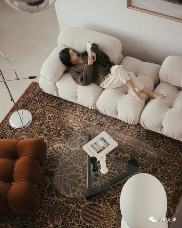 B&;B Italia 以巧妙的塗鴉藝術向經典致敬 B&;B Italia 以巧妙的塗鴉藝術向經典致敬