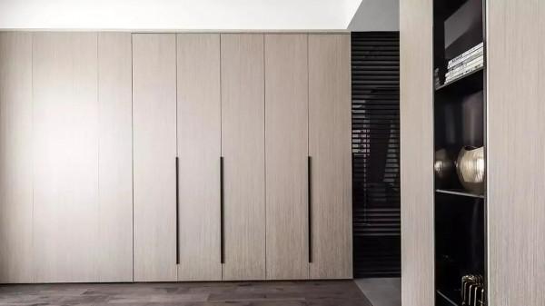 木飾面+黑色百葉,優雅? 木飾面+黑色百葉,優雅?