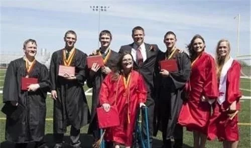 全球首例七胞胎,每天喝42瓶奶粉,換52塊尿布,23年後都過得怎樣 全球首例七胞胎,每天喝42瓶奶粉,換52塊尿布,23年後都過得怎樣