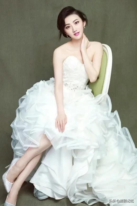 景甜：紅唇玉肌