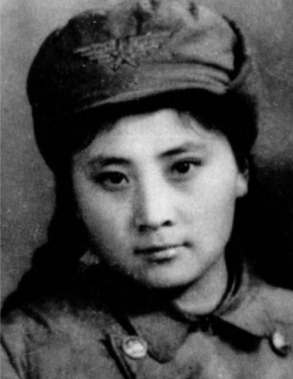 整容老去和自然老去有何區別?4對同齡貌美女星今昔對比差距大 整容老去和自然老去有何區別?4對同齡貌美女星今昔對比差距大