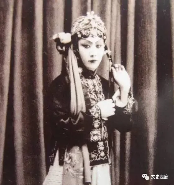 歷史上的今天12月26日，毛澤東誕辰，居里夫人發現鐳，荀慧生逝世