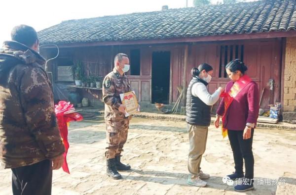 銅壁關現役軍人榮立三等功，新春佳節軍屬喜迎立功喜報