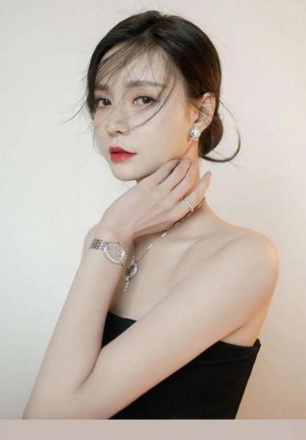 沈夢辰美圖集｜宋小寶說太開心了，終於找到一個比我還黑的女明星